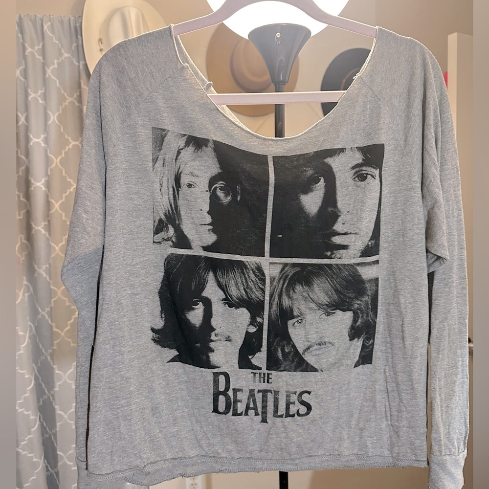 Beatles women’s crop long sleeve top size large
